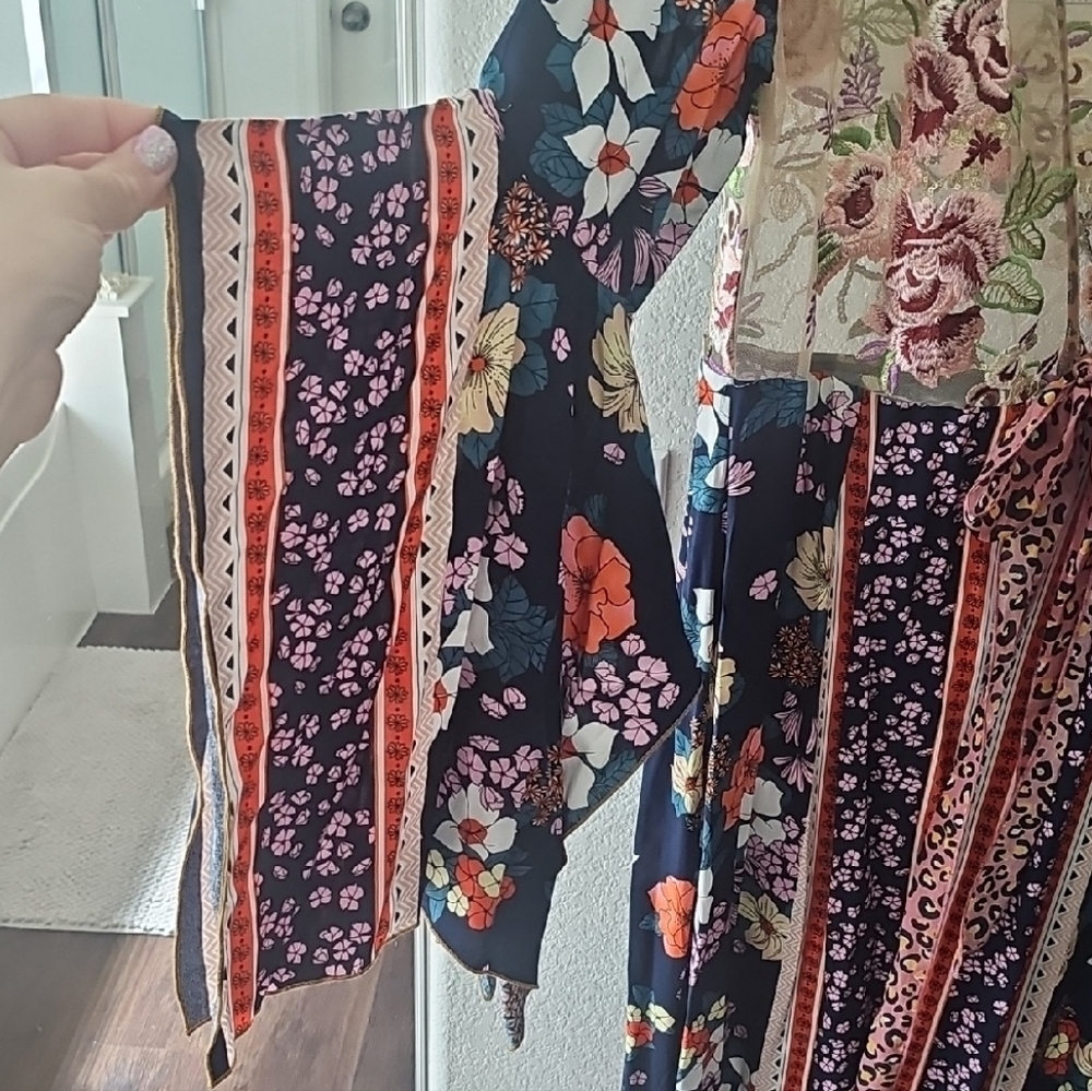 Aratta Floral Sheer Kimono with Pink and Green Embroidery Size Large - Picture 4 of 7